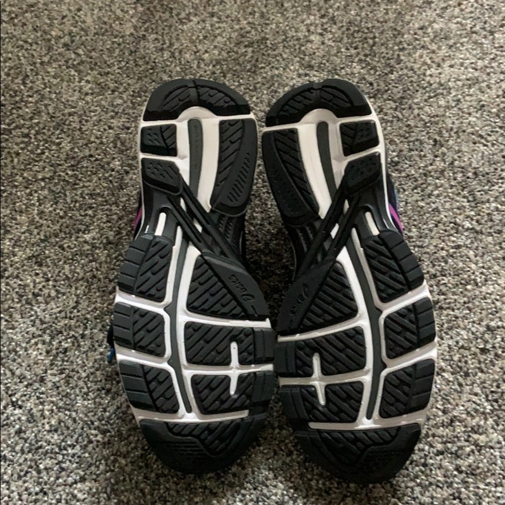 Running shoes - Picture 3 of 3